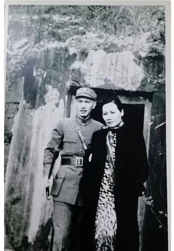 抗战时日军3次斩首蒋介石，次次精准狙杀想改历史，最险一次20名卫兵尸骨无存。