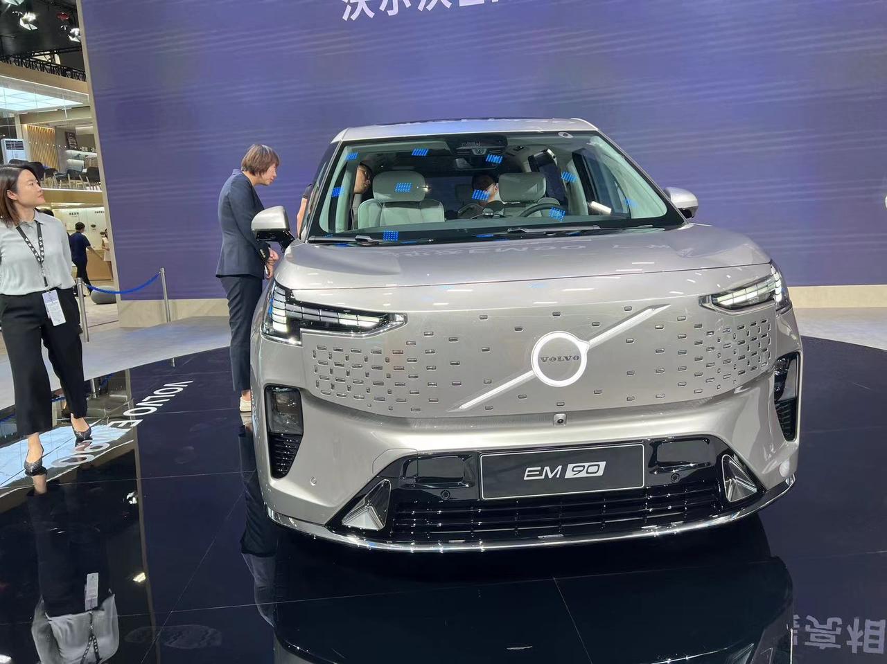 原价81.8万的沃尔沃EM90，现在50.5万包牌包税！沃尔沃EM90这次近乎