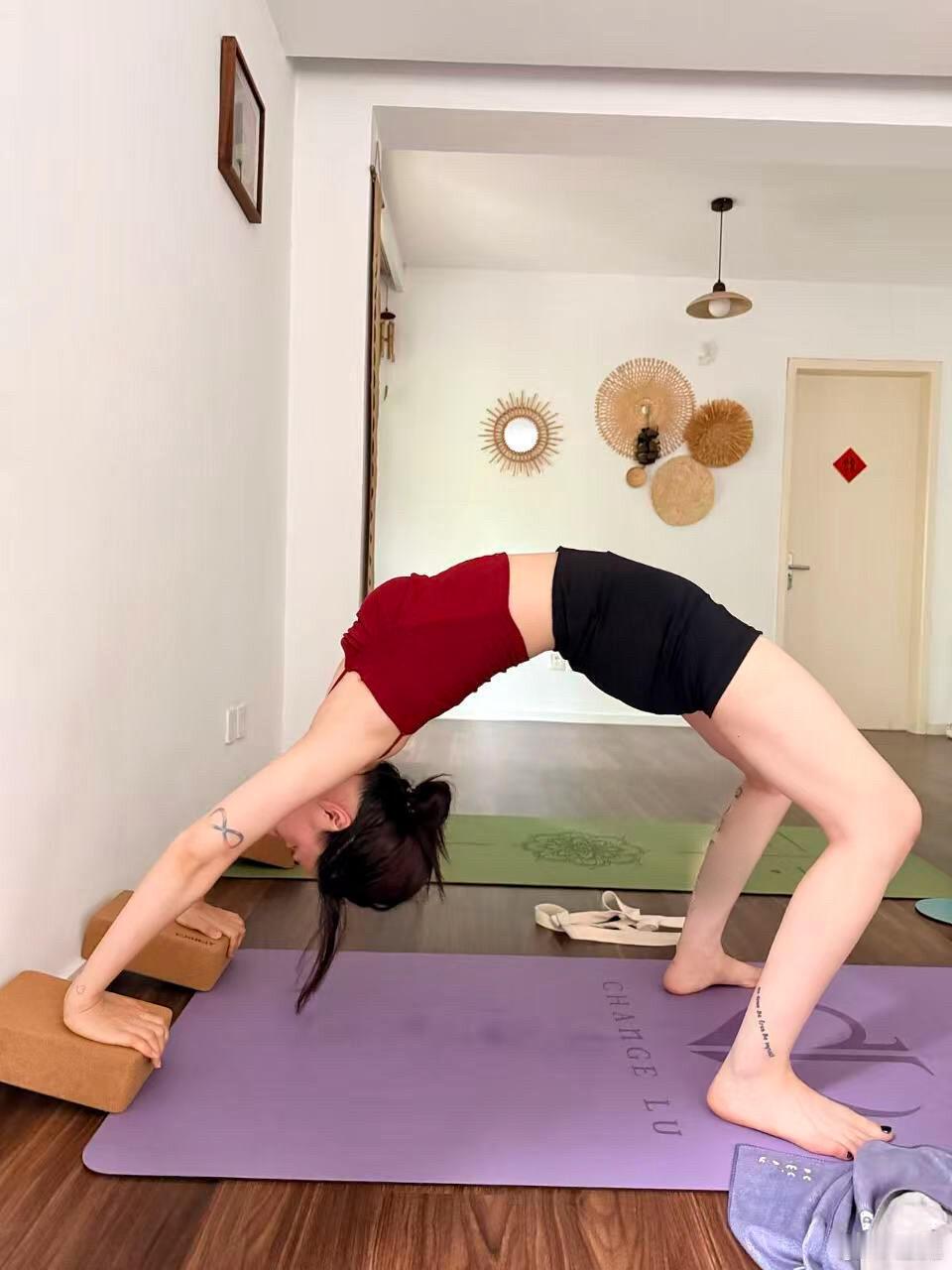 陆翊🤸🏻♀️解锁瑜伽倒立