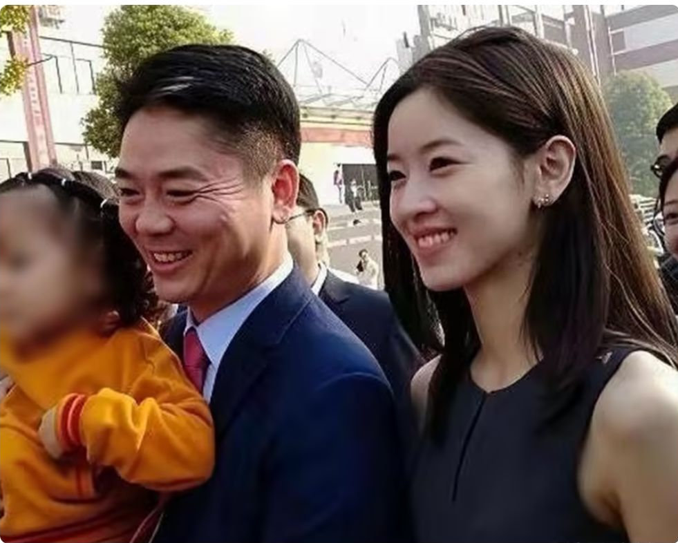 章泽天罕见晒母女骑行照！10岁女儿大长腿抢眼，颜值气质随妈妈