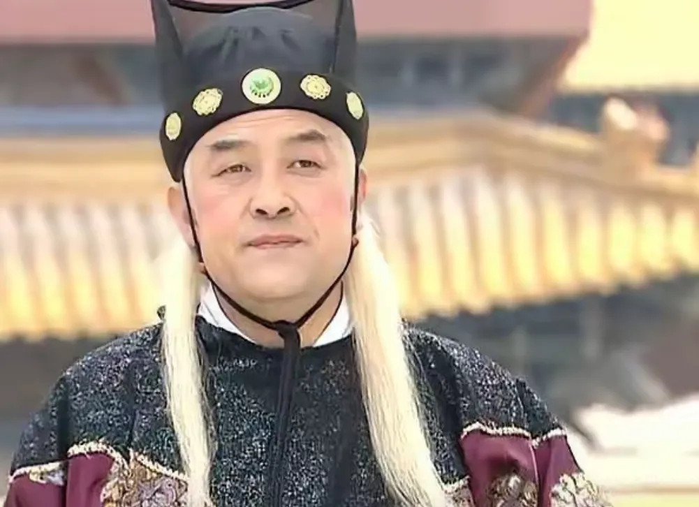 唐敬宗李湛夜晚打猎回宫，与宦官酒过三巡后，进内室更衣。突然，蜡烛被人吹灭了，随后