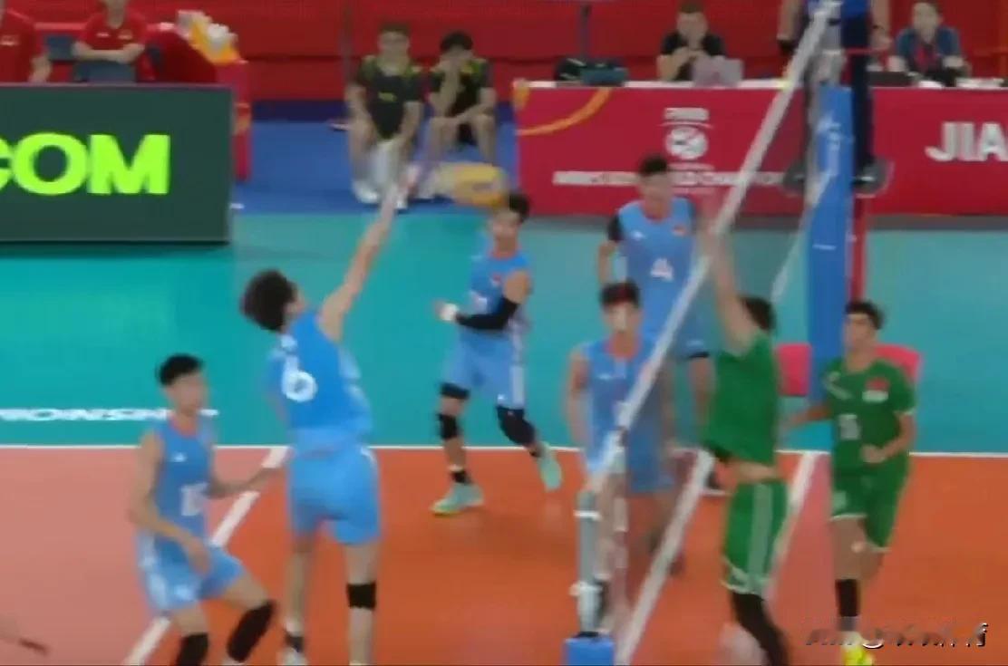 【U21男排中国队再胜第二局大比分2-0领先摩洛哥】第二局比赛摩洛哥加强了快球