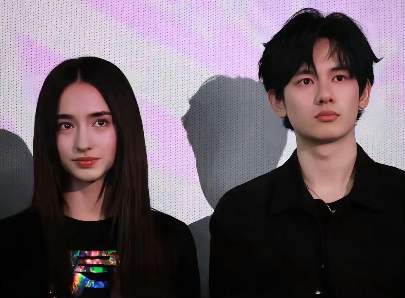 #胡先煦李宛妲时间线#梳理一下两人的故事：2022年拍《异人之下》认识，因戏传出绯闻；2024年8月