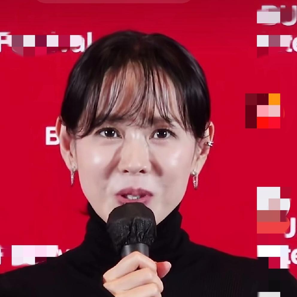 果然人老了的话，梳什么发型都不好看。之前孙艺珍在威尼斯电影节上的大光明造型就被