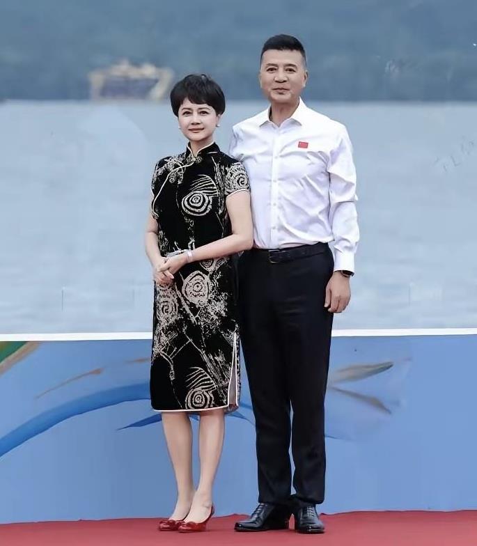 许久不见的刘之冰、茹萍夫妇，两个人越看越觉得好看了。他们算是娱乐圈里最低调的一对