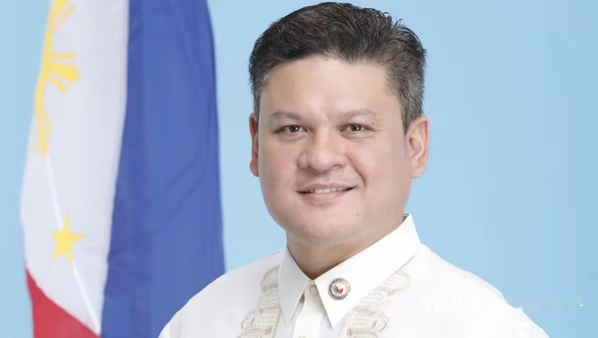 菲律宾前专栏作家拉蒙·图尔弗在社交平台甩了份“政府监控名单”，声称杜特尔特之子、