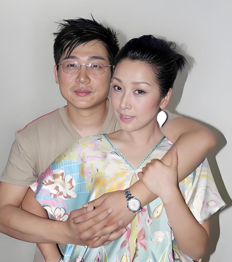 1989年，17岁的孙悦从部队回家探亲，结果，半夜时分，父母又开始吵架，她收拾好