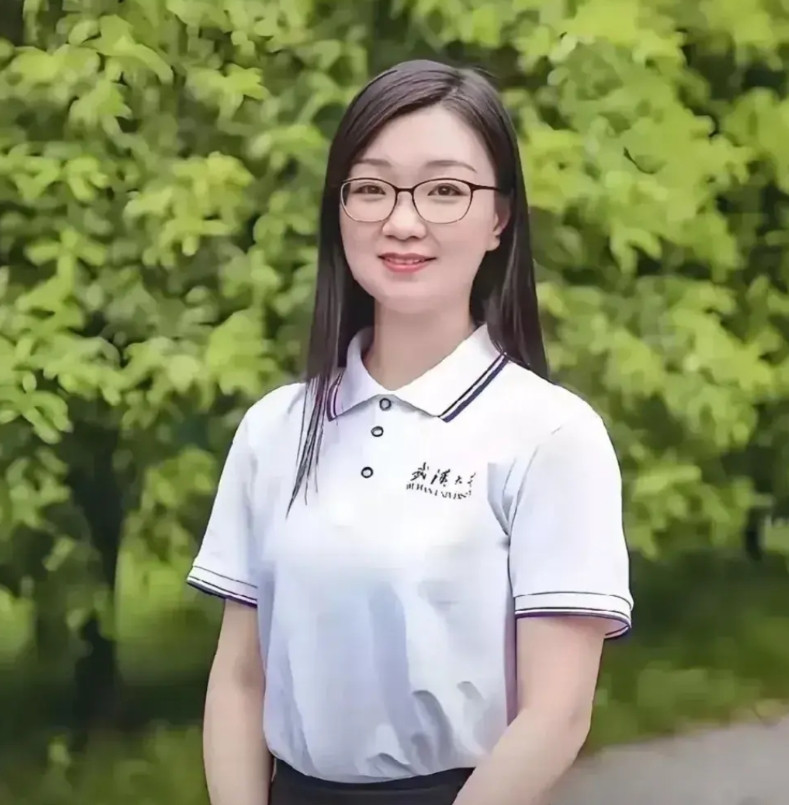 下面三张图，一个是近期闹得沸沸扬扬的武汉大学辅导员刘迪，一个是知名的女权表演者傅