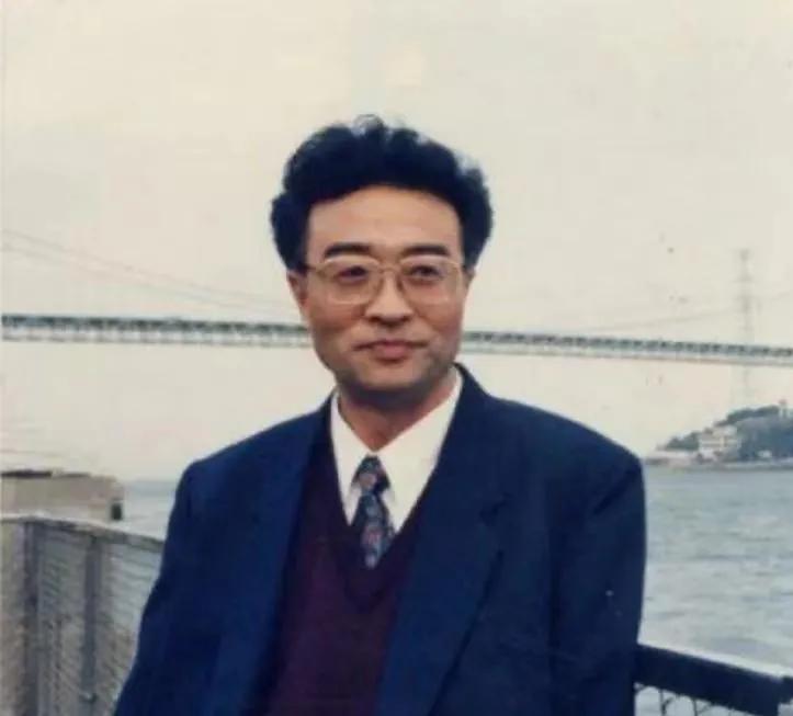 1952年2月10日，保定东关大校场的一声枪响，彻底震碎了刘铁骑的童年。那年他才