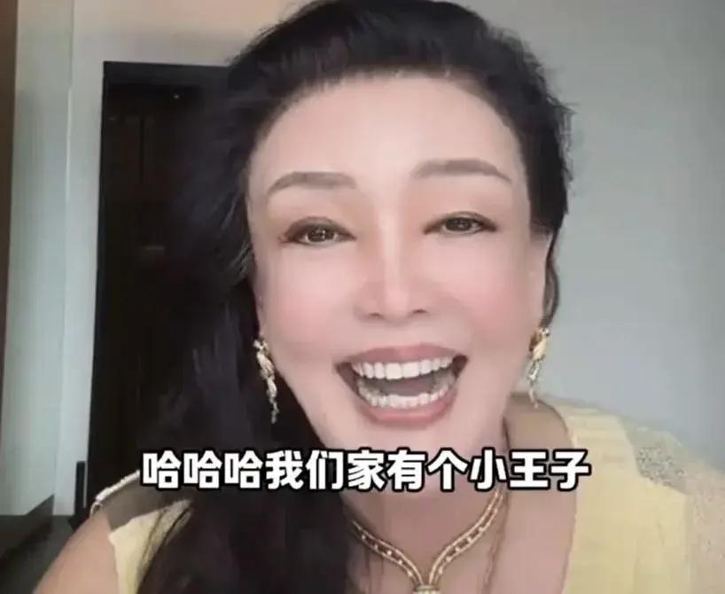 马莜梅生了一个儿子，张兰等不及官宣。这个奶奶乐得嘴都合不上了。现在大家有点担心