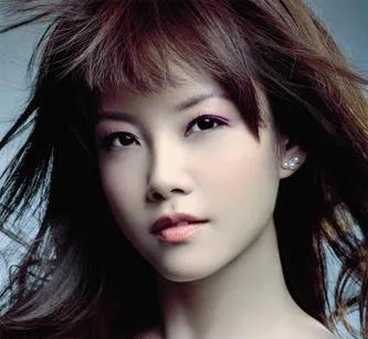 1994年，戴娆从国外演出回来，打算给男友谢东一个惊喜，没想到却撞见一个女星在卧