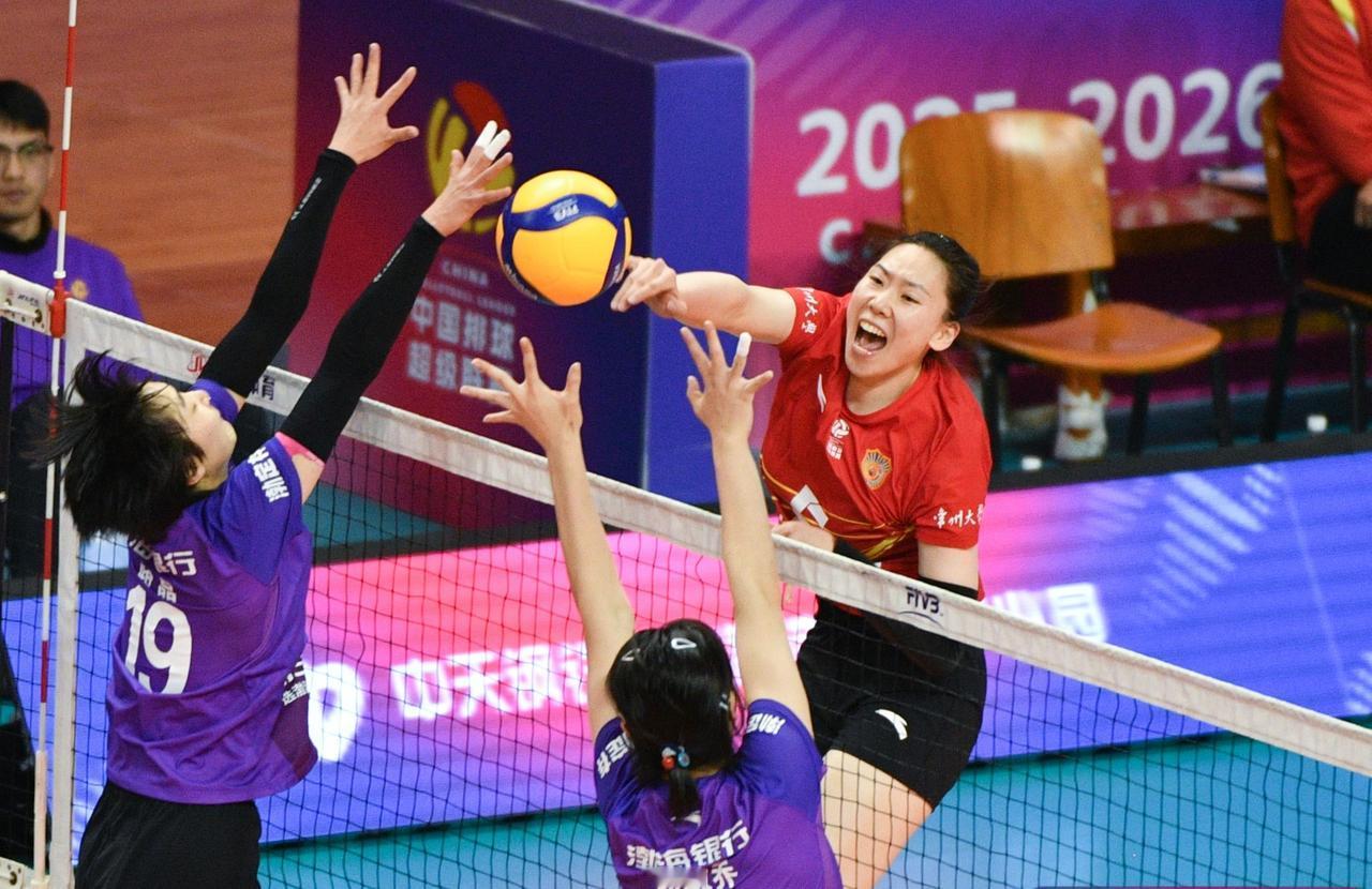 青春大碰撞，江苏女排3:2逆转天津排超第四轮，焦点大战天津客场挑战江苏，看到天