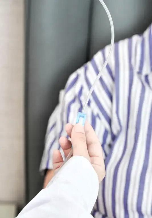 泪目了！一位网友分享说，他的同事肺癌晚期，家里备着100万治疗费，足够支撑靶向等