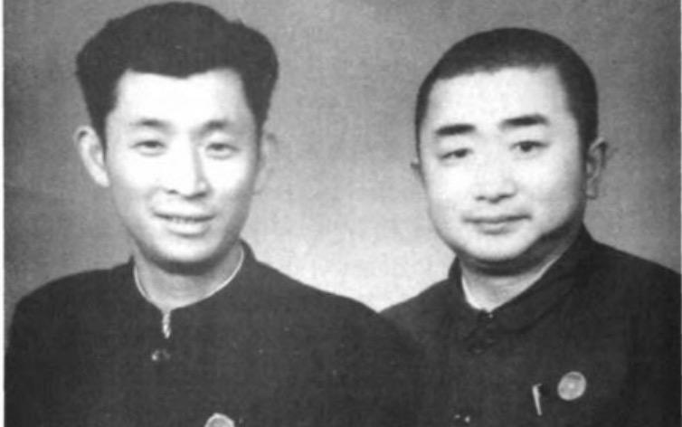 1949年1月的一天晚上，地下党马识途刚回到公馆，正要跨进大门时，看到房