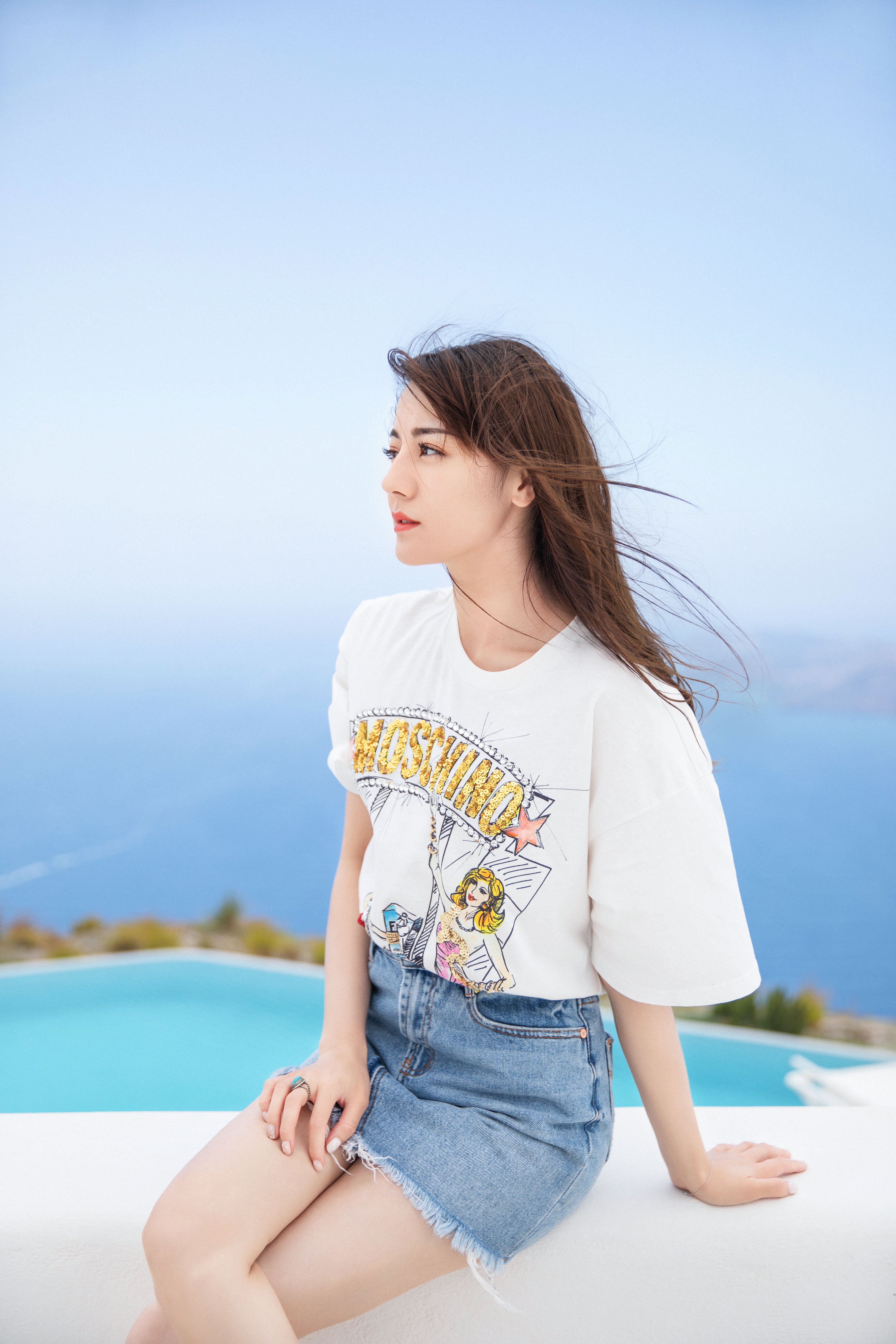 迪丽热巴的一组夏日美腿图集​​​