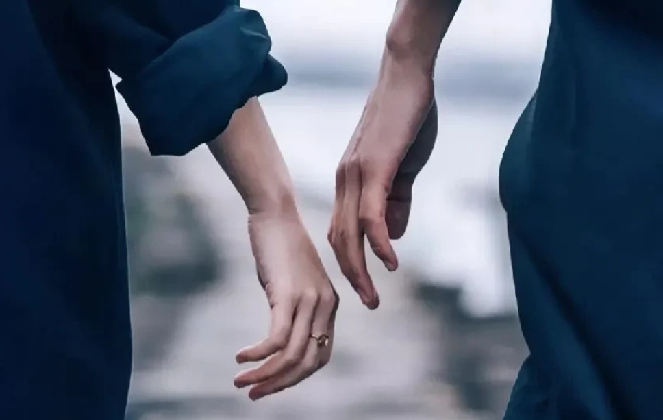 有种女人看起来很傻不贪男人的钱也不贪男人的利单单只贪图男人的爱男人不要以为