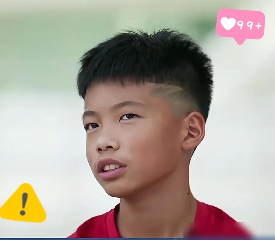 足球小将孟新艺，直接点名范志毅、董路，一句“高薪低能”把国足遮羞布扯了个稀巴烂。