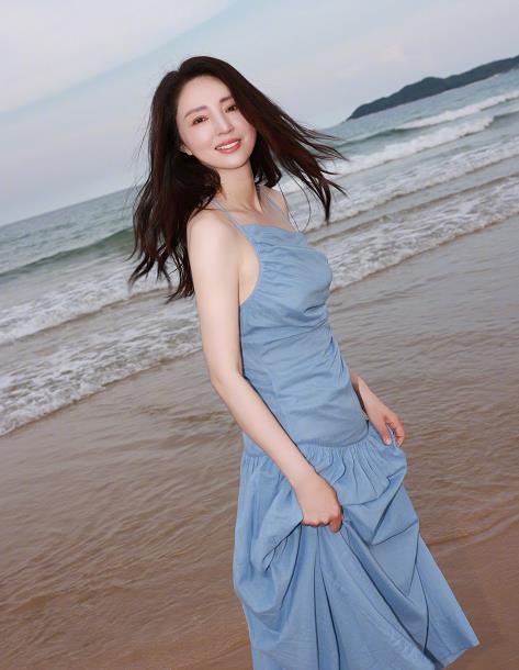 董璇办了两次婚礼都没海岛婚礼“雪花女神龙”董璇对于海岛婚礼有自己的执念。在第一