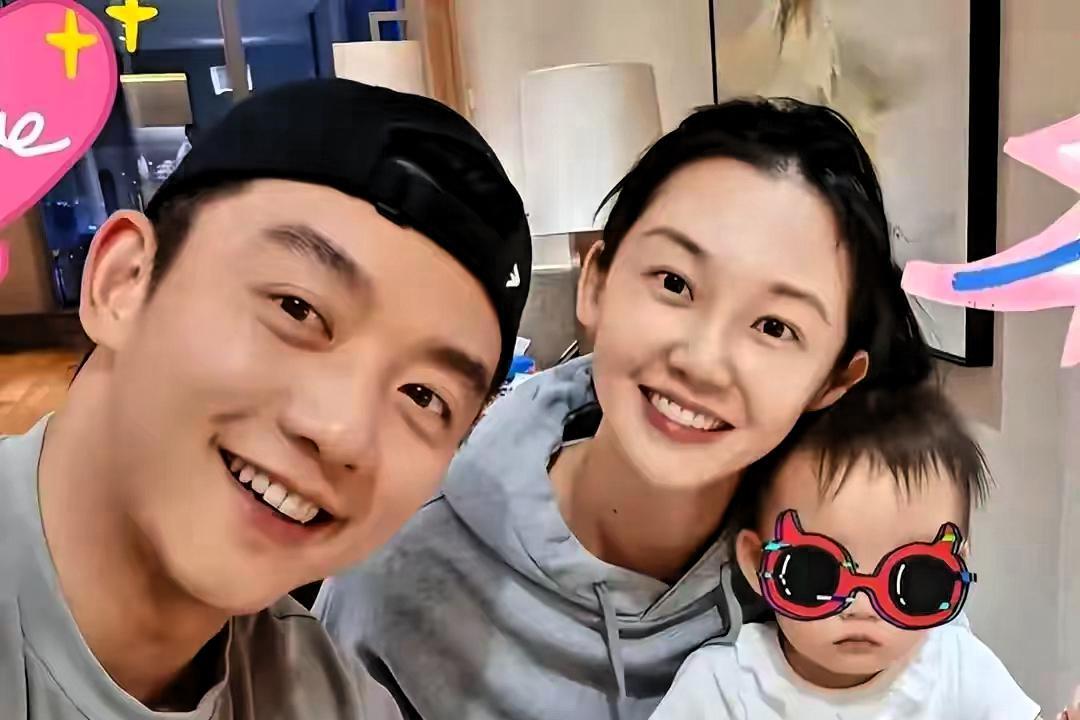 苗苗这波操作也太野了吧！别的女明星都在晒包包美甲，她倒好，直接在家搞起了农场。种