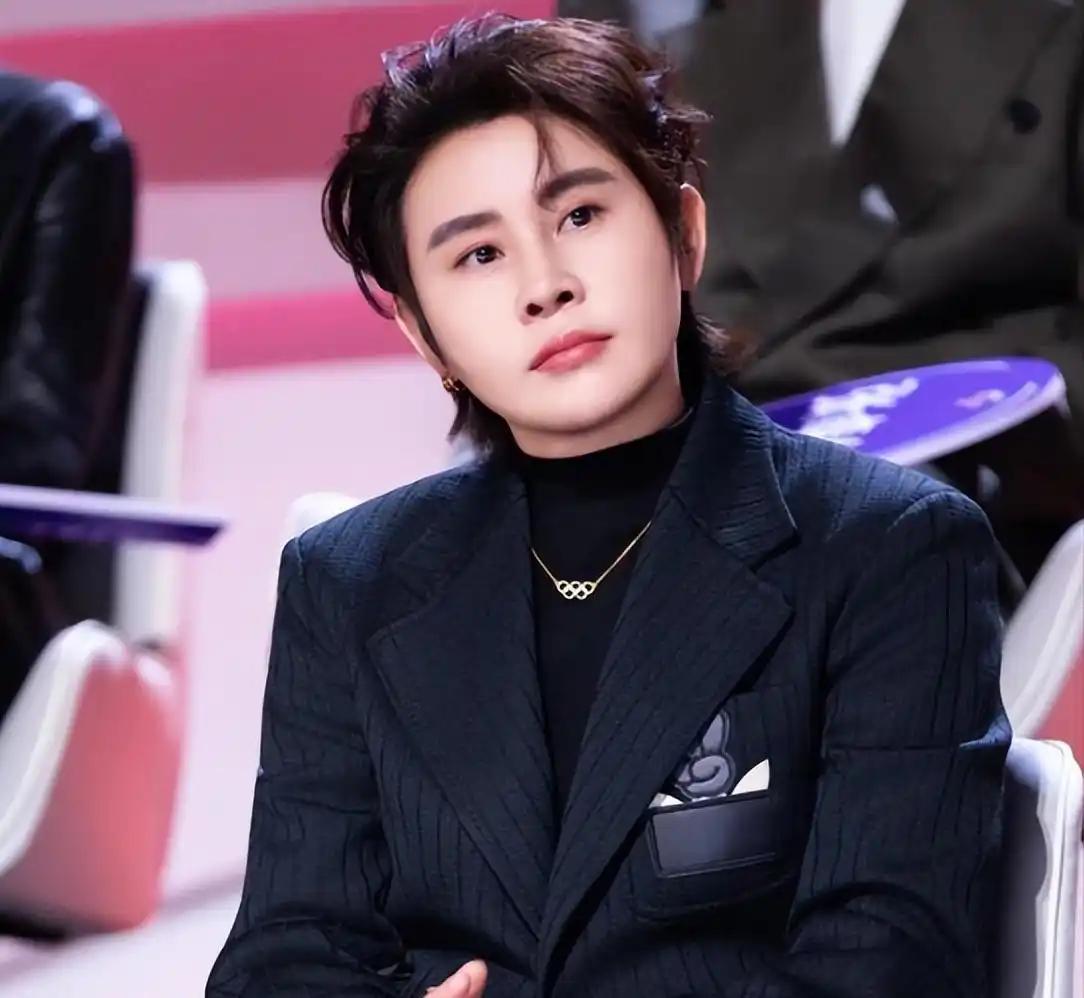 好奇查了一下王濛退役这几年都在干什么， 不查不知道，王濛退役后，什么都干得像