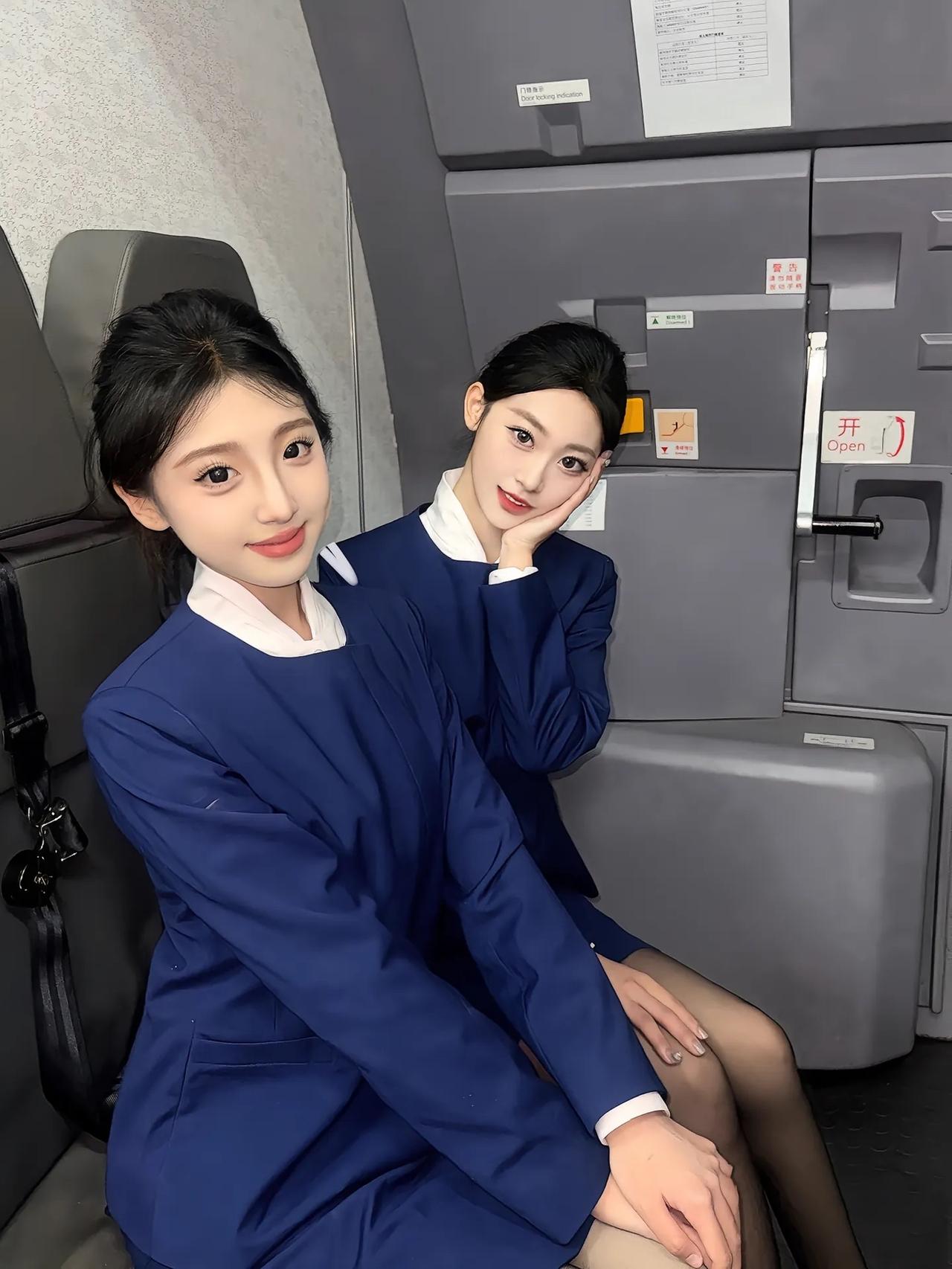 空姐姐妹花，一起坐飞机！😊👭🎫