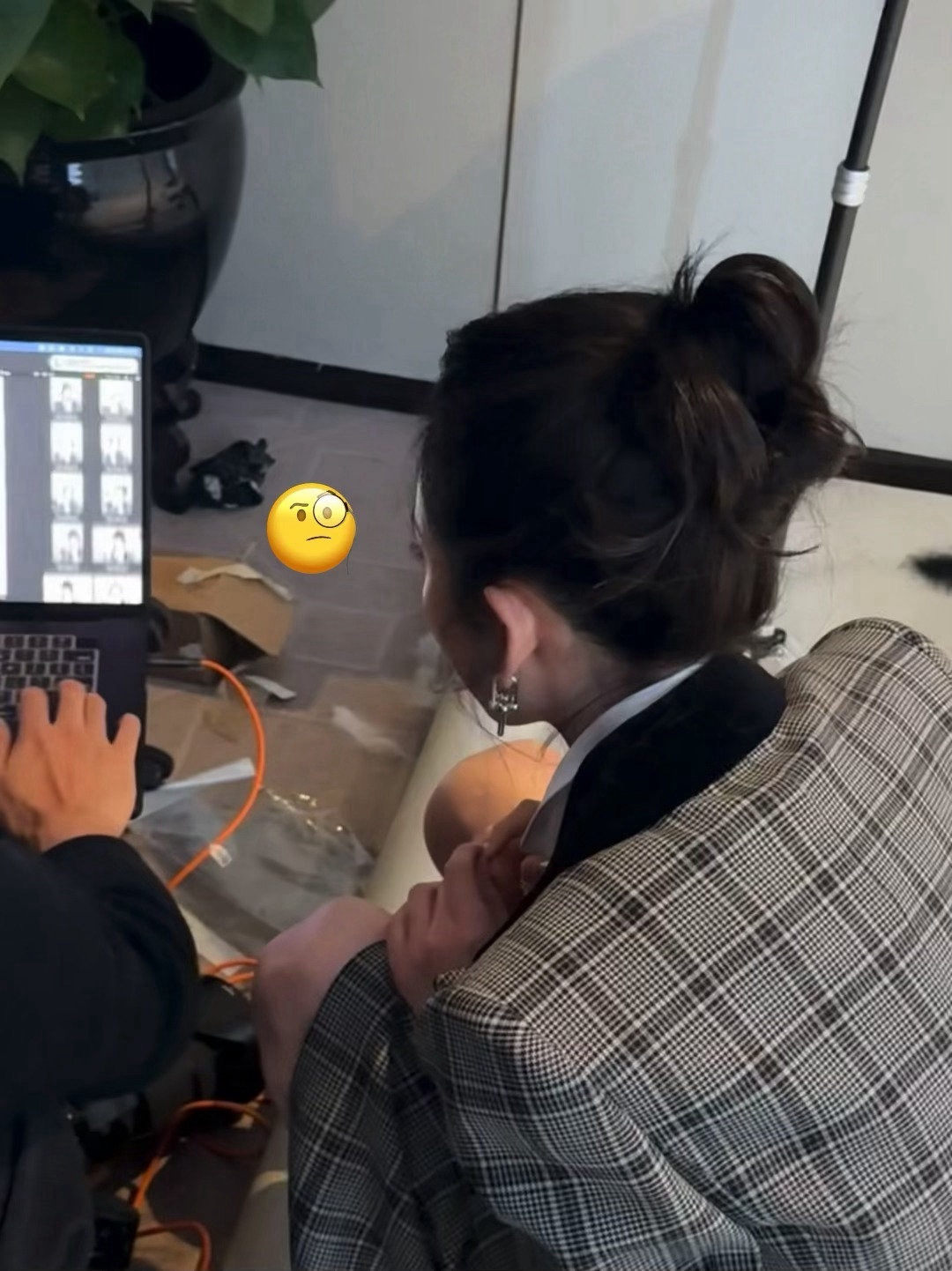 宋祖儿优雅小鹅宋祖儿黑色羽毛宋祖儿今天的造型太戳我！优雅又不失灵动，黑色羽毛超有