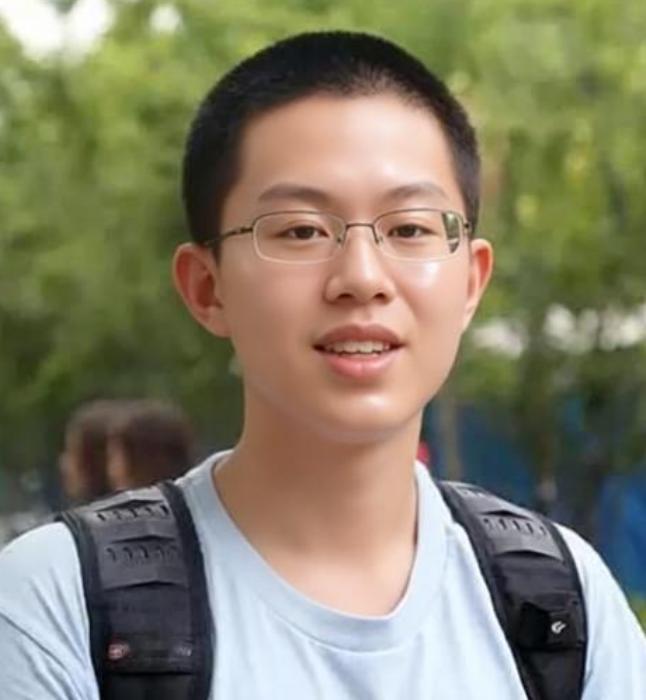孙浩宁，河北省高考理科状元，全国一卷最高分纪录保持者，清华大学超级学霸，国家奖学