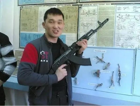 图文：燃料供应被切断后俄军第37摩托化步兵营营长蒙库耶夫在上级进攻命令重压下自杀