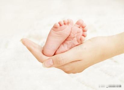 看韩国出生率从1.3掉到1.0用了17年，咱中国只用了3年！这速度冲下去，跌破0