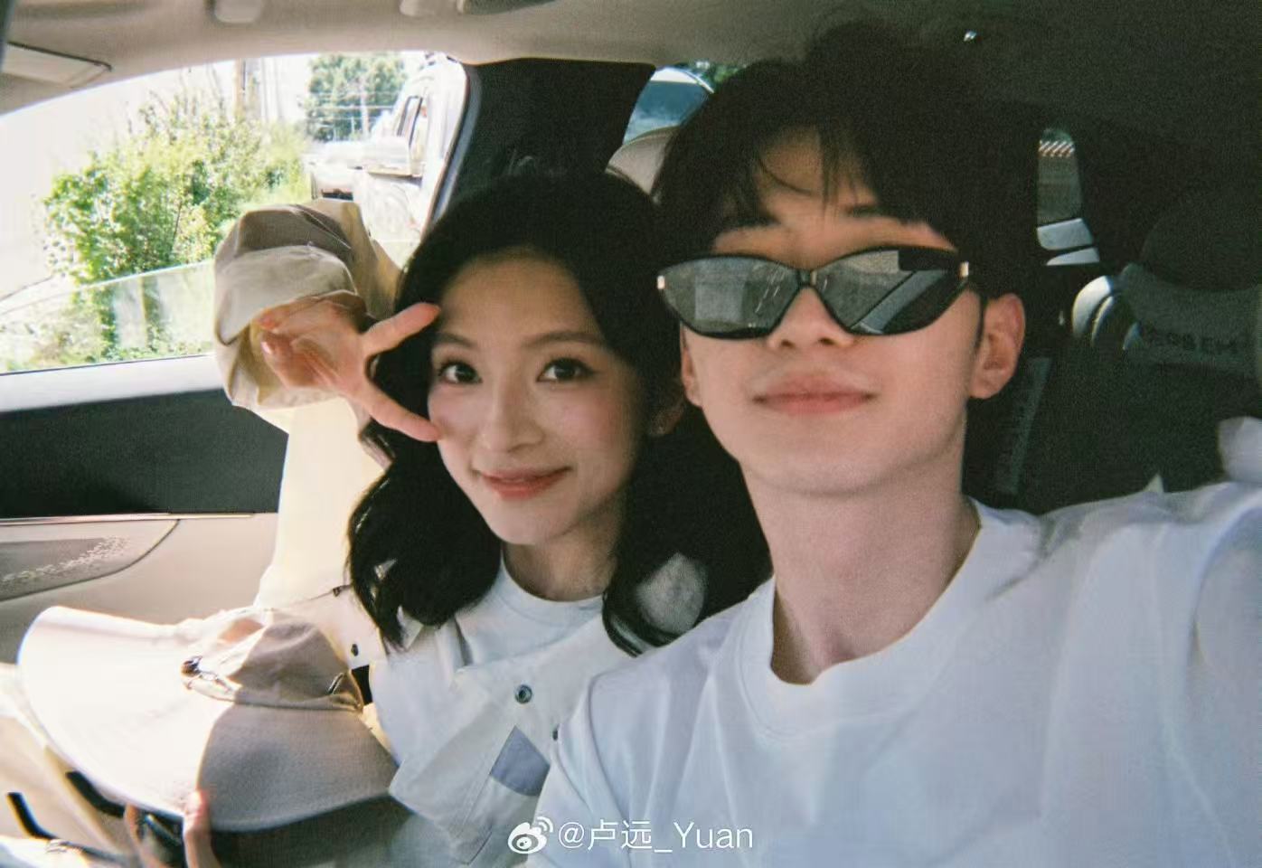 乐远cp王乐晨拍的卢远卢远王乐晨自拍合照小远又放饭了！！！乌龙茶怪会拍
