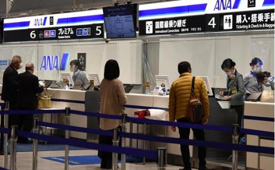 日本涨签证费想卡中国人脖子？中方反手7倍奉还，打得日本旅游业嗷嗷叫！2万亿损失