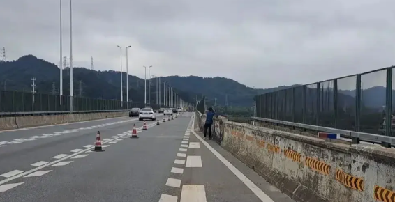 后续，再一次见识了什么叫中国速度！才两天，虎门坠车路段已经修缮完成。正如