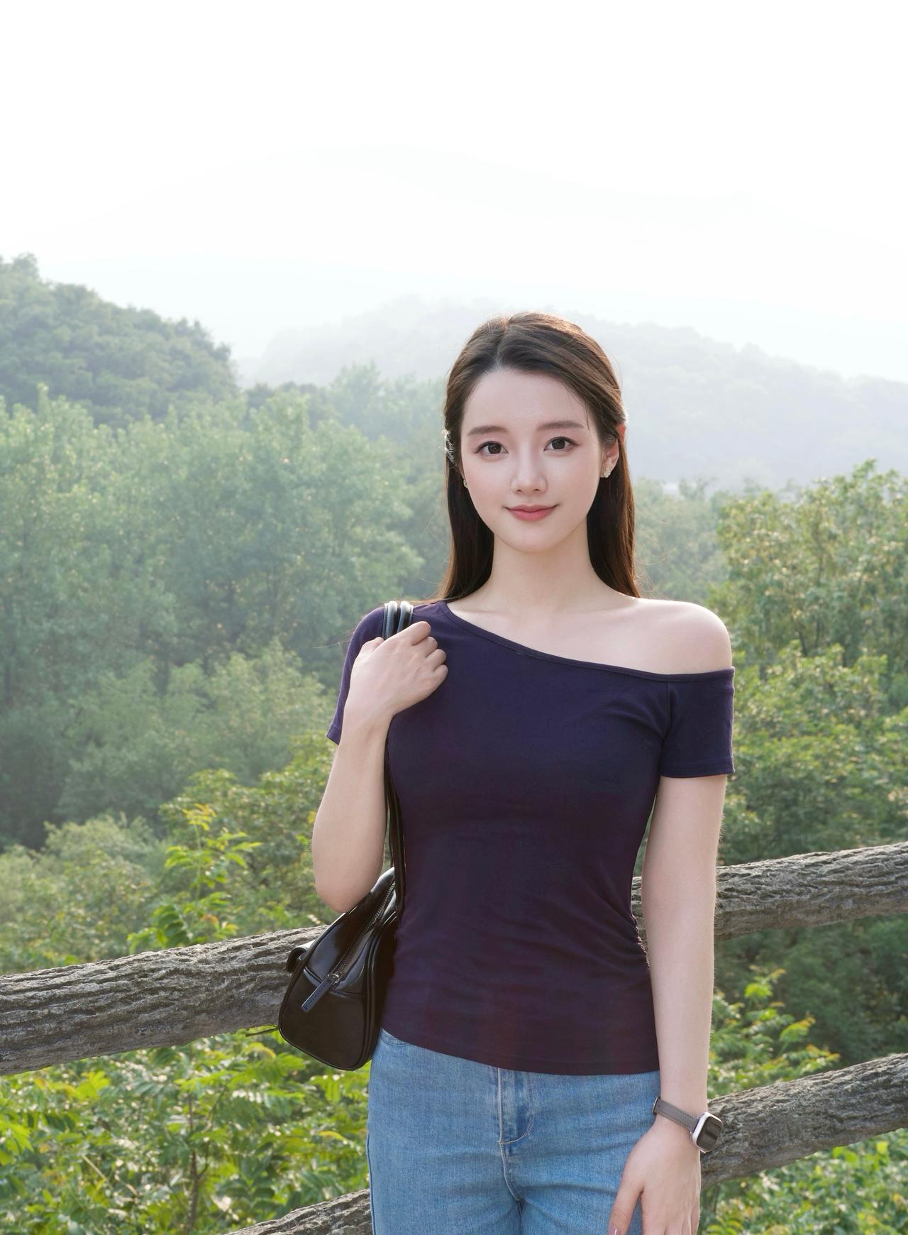 一半是青山绿树，一半是灿烂花海。出门走走，去见山，去见花，去见那个轻松自在的自己