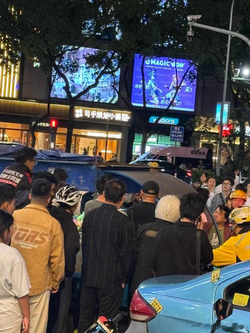 网友爆料：宁波天一附近惊现鬼称，现场被打假，差点变成当事人，还好没买 ...