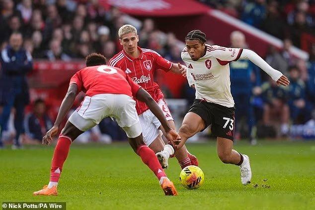 每日邮报记者斯蒂勒透露利物浦对里奥的处理非常谨慎，因为他只有17岁，不希望他在身