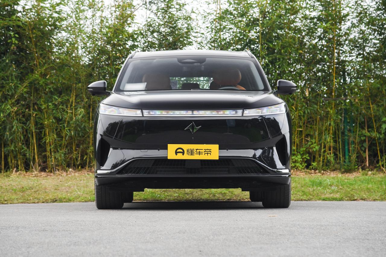 最近真去二手市场转了三圈，看了七八台车，才发现10万到15万真能拿下5米长、六座