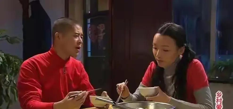 《乡村爱情18》开播，你绝对想不到剧组多狠！王云一句“香秀不回来了”，你家门匾