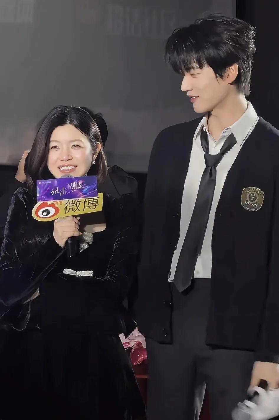 陈妍希也没想到啊，自己42岁和23岁周柯宇演了情侣，让很多有儿子的妈妈担忧了，真