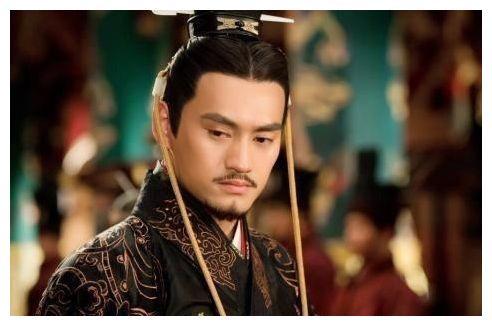 公元25年，洛阳城下，一个刚当上皇帝不到半年的人，派使者去劝降一个杀了他亲哥哥的