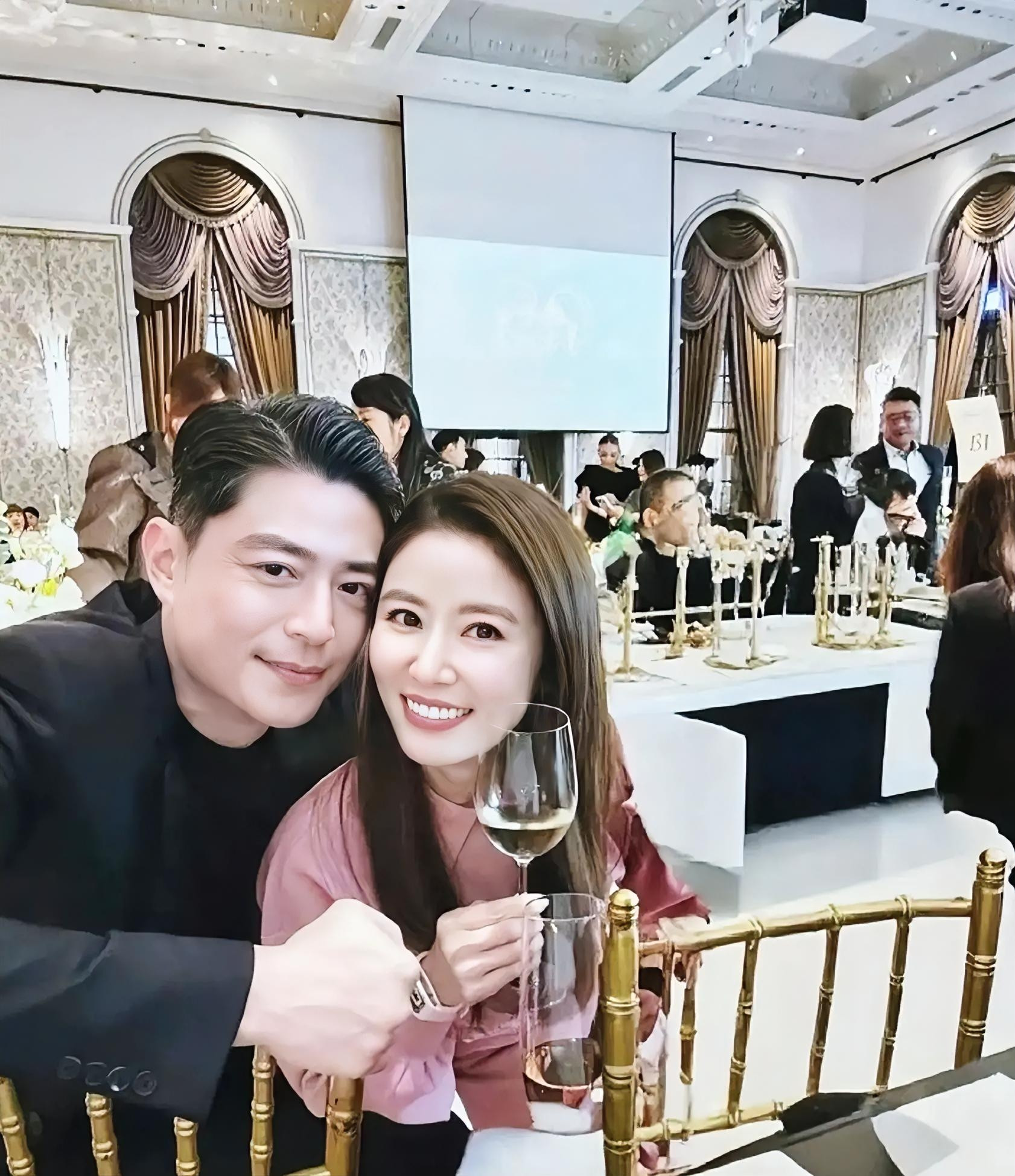 霍建华现在的现状给所有已婚男人都提了个醒就是你长得再帅，再会赚钱...