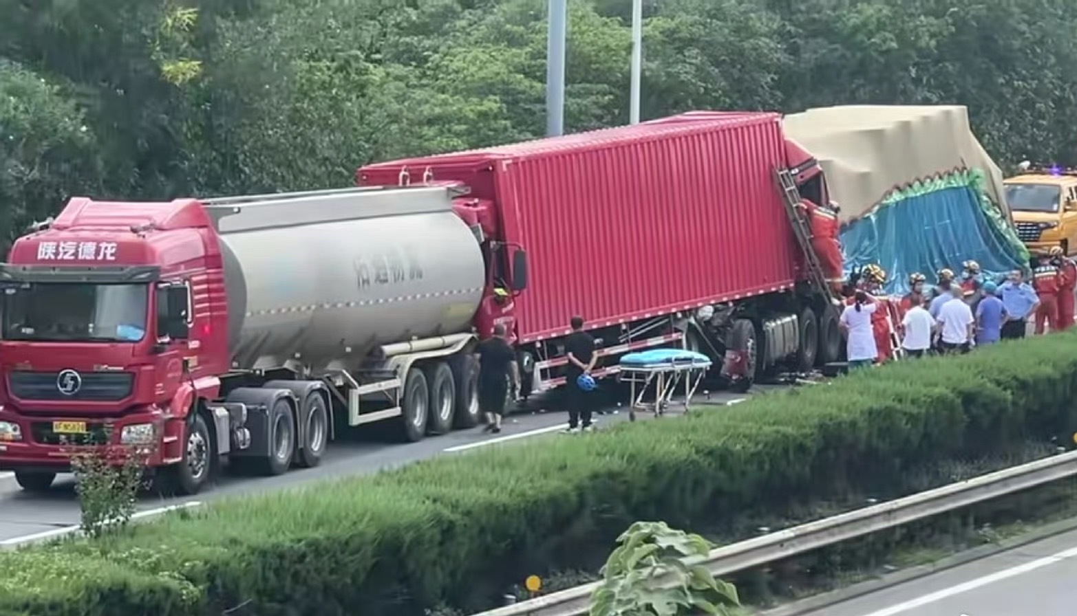 这…是走神了吗？感觉好像没刹车。​​​