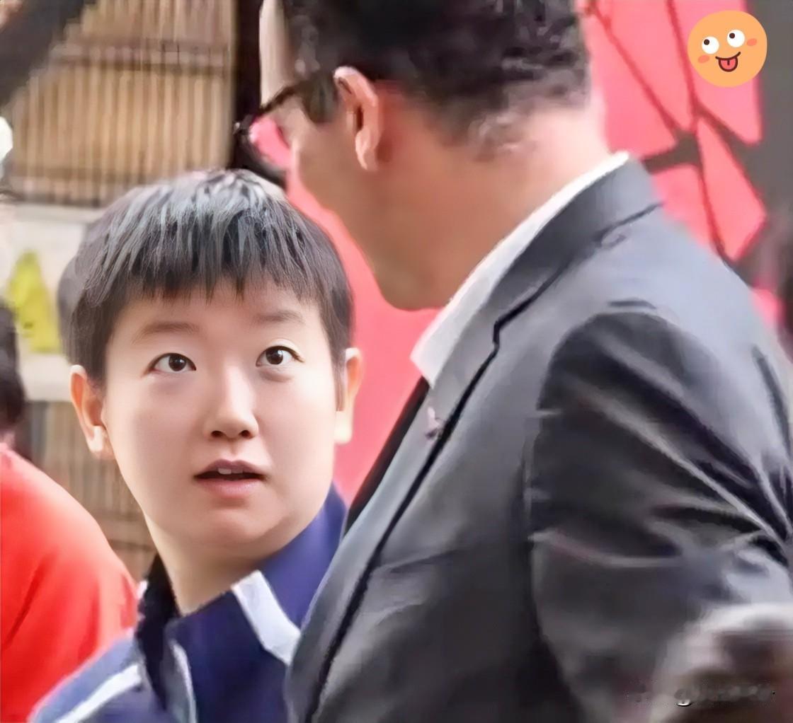 🔥孙颖莎又出圈！抽签后被新加坡总统主动打招呼，一脸懵太可爱