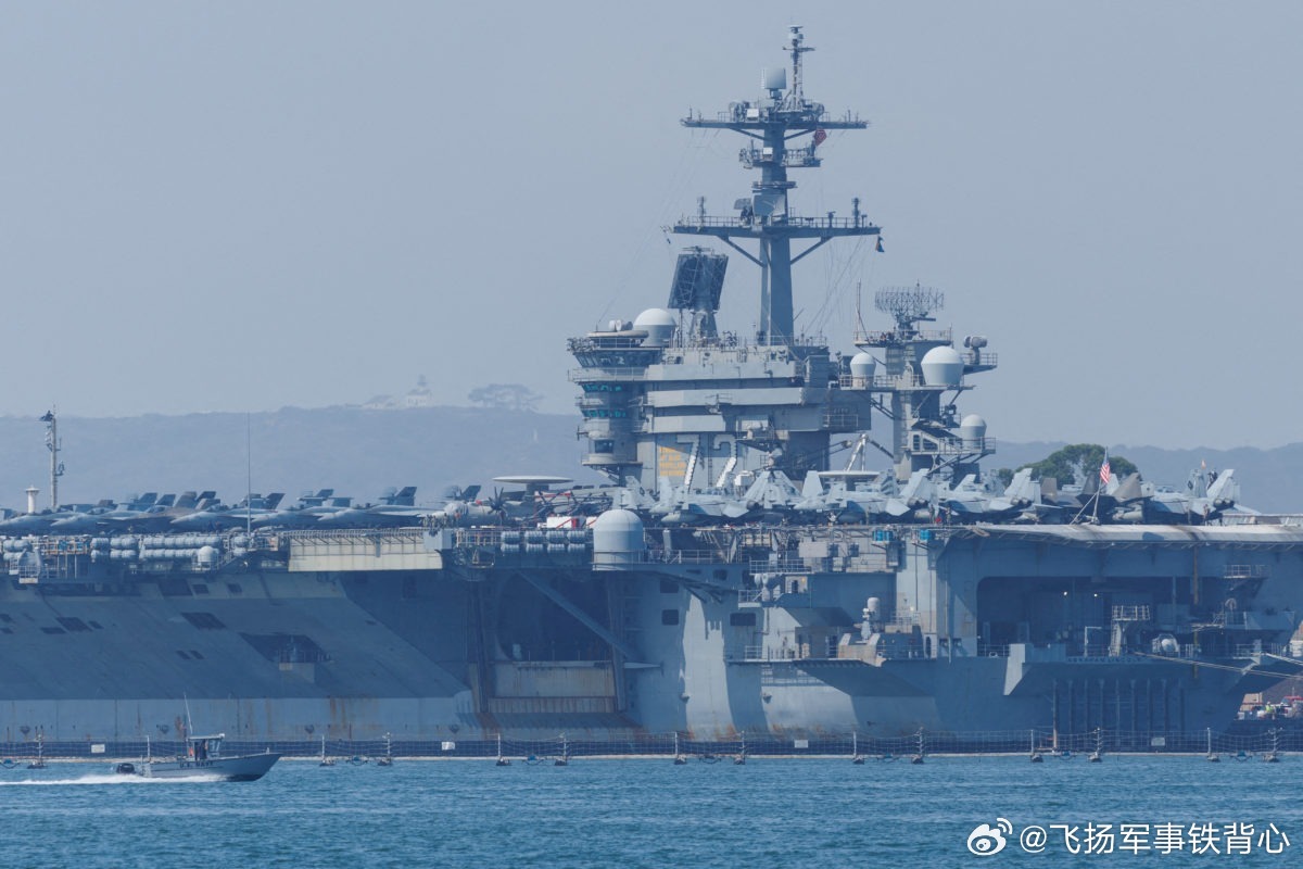 目前有两个完全相互矛盾的说法：CBS新闻：一架美军直升机向一艘靠近林肯号航母的伊