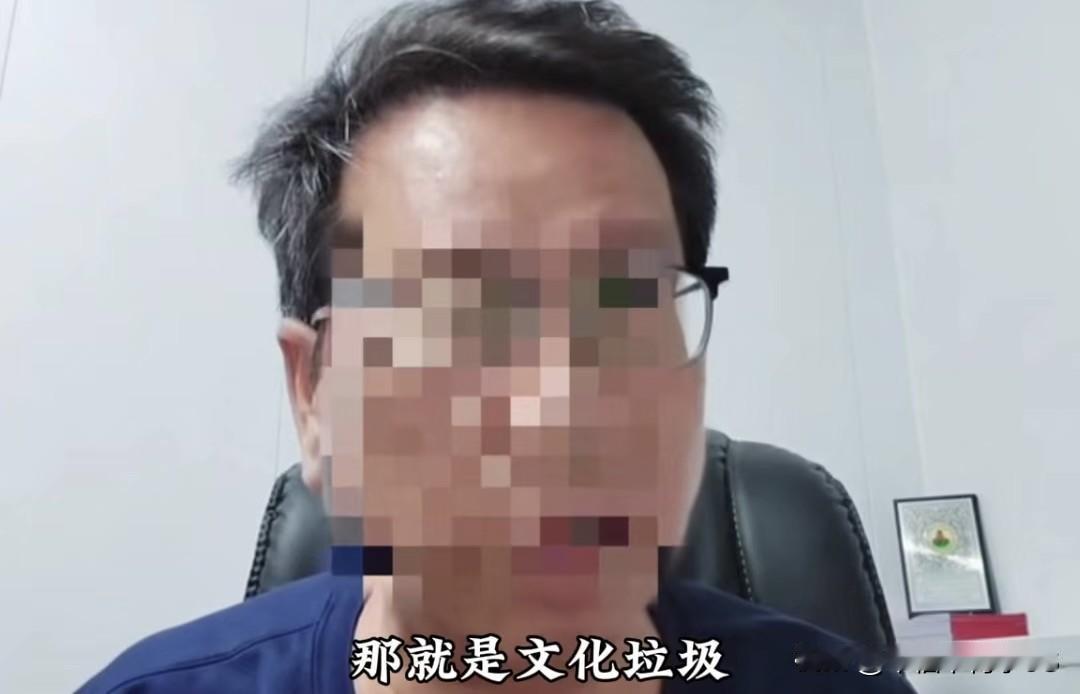 13岁的李明书法火了，结果有些书法专家不乐意了出来抵制，说这是文化垃圾。李明