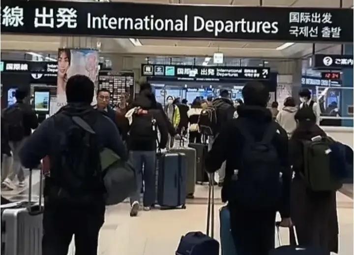 今日，一名20多岁的中国籍男性游客在日本关西机场坠亡，为出境旅游安全敲响警钟。