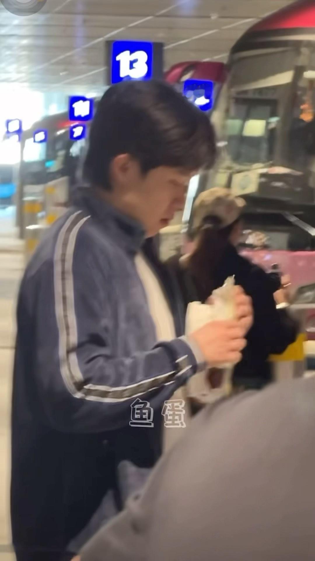 研究生嫩成啥了小耶吃雪糕🍦