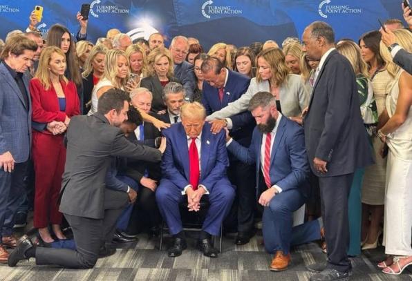 美国与伊朗的这场仗会打多久？其实说白了，别看现在伊朗的攻势很猛，但若是美国真的认