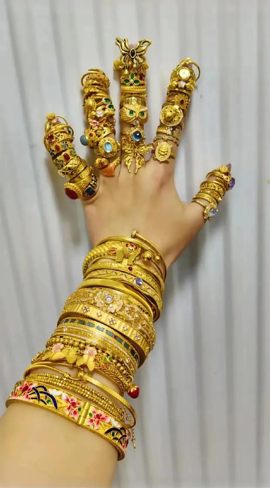 我视金钱如粪土，所以人家手上满是黄金甲，我的手上还是光溜溜黄金价格一路飙升，看