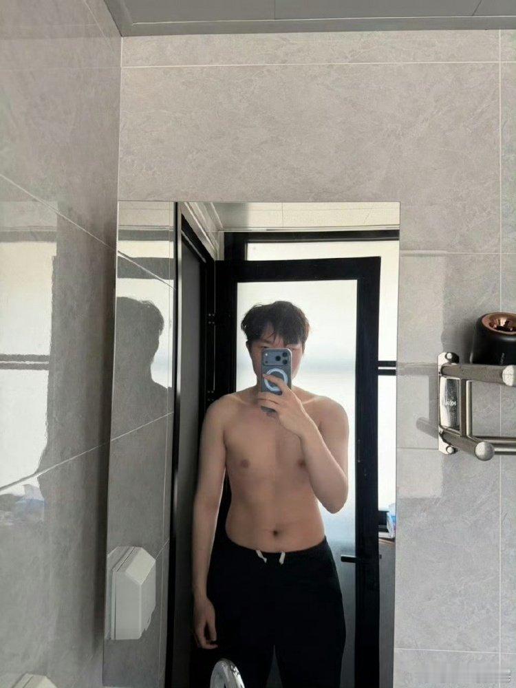 说实话bin真的挺伟大的性格的，输AL最大锅肯定不是他，他发条微博吸引了全部火力