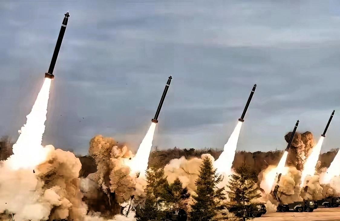 日本声称“朝鲜导弹落在日本领土上绝对不能容忍”，朝鲜果然应约而行。19